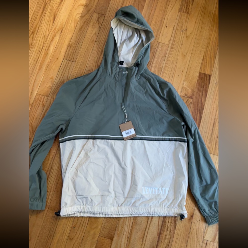 Women’s Levitate Pullover - Medium